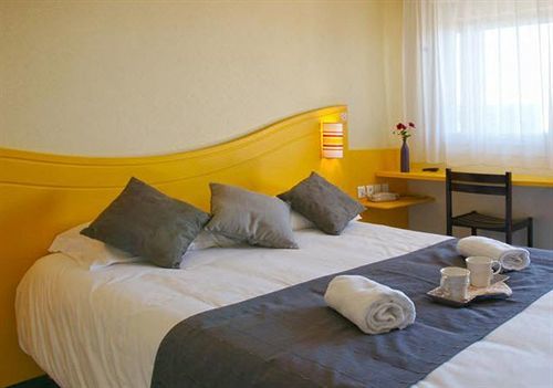 Couett'Hotel Oloron Sainte Marie Εξωτερικό φωτογραφία